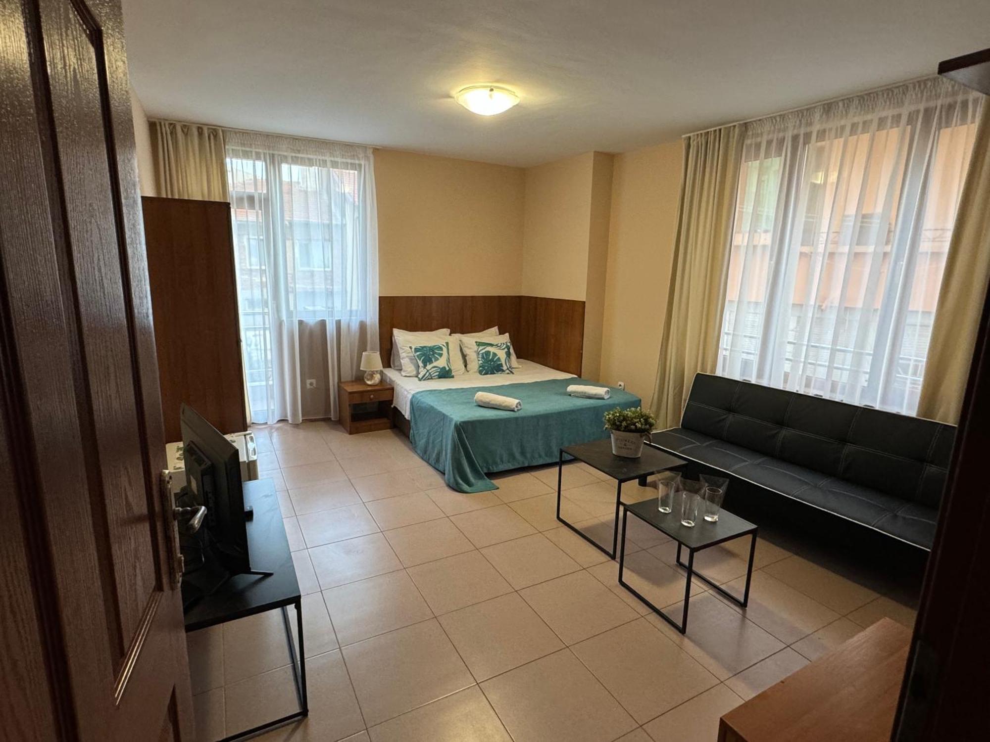 Guest House Family Пловдив Экстерьер фото